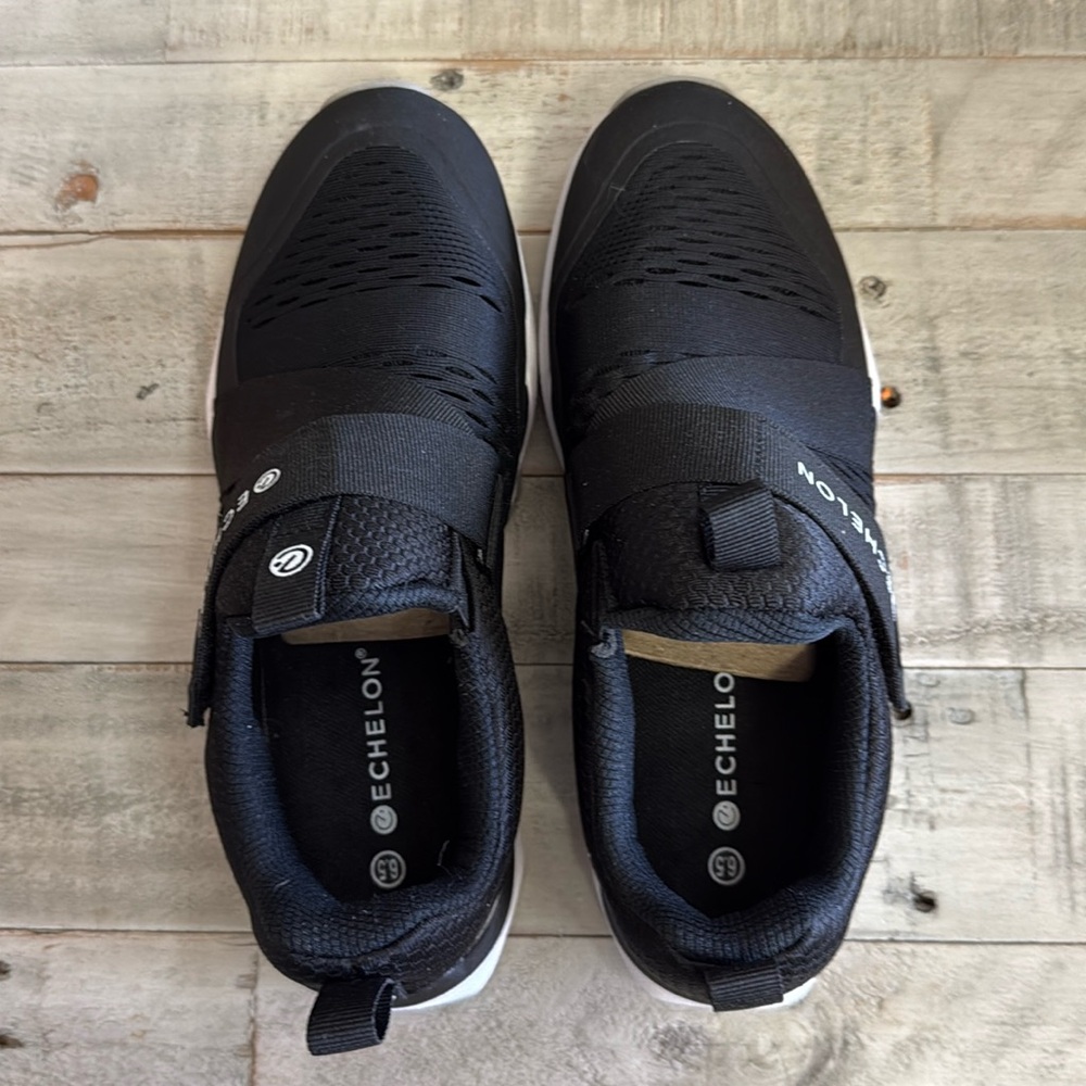 Echelon Bike Shoe New 8.5W 6.5M (no hardware)
